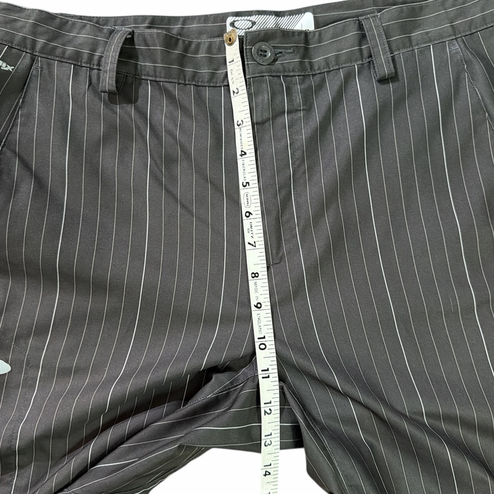 Oakley‎ Hydrolix Men Sz 36 Grey White Stripes Zip Shorts - Picture 4 of 9